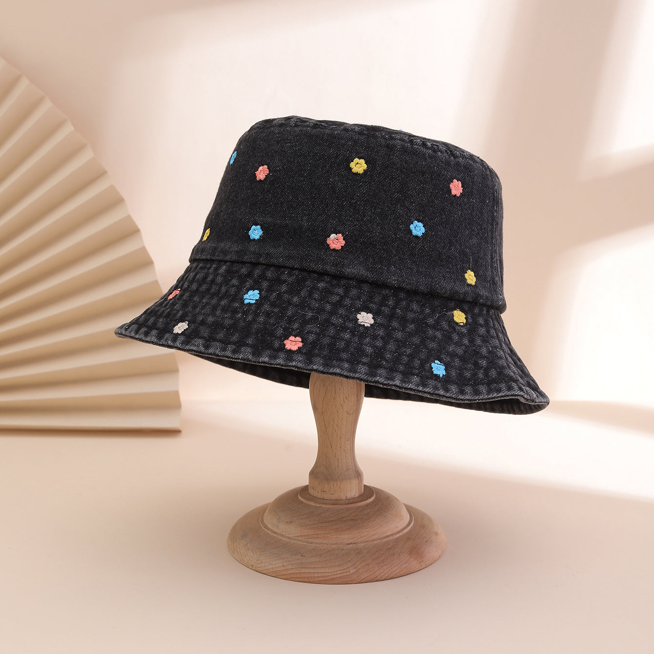 Korean-style Water-washed Embroidered Full-pattern Small Floral Fisherman Hat, Energetic And Cute Flat-top Cap, Suitable For Outdoor Wear.