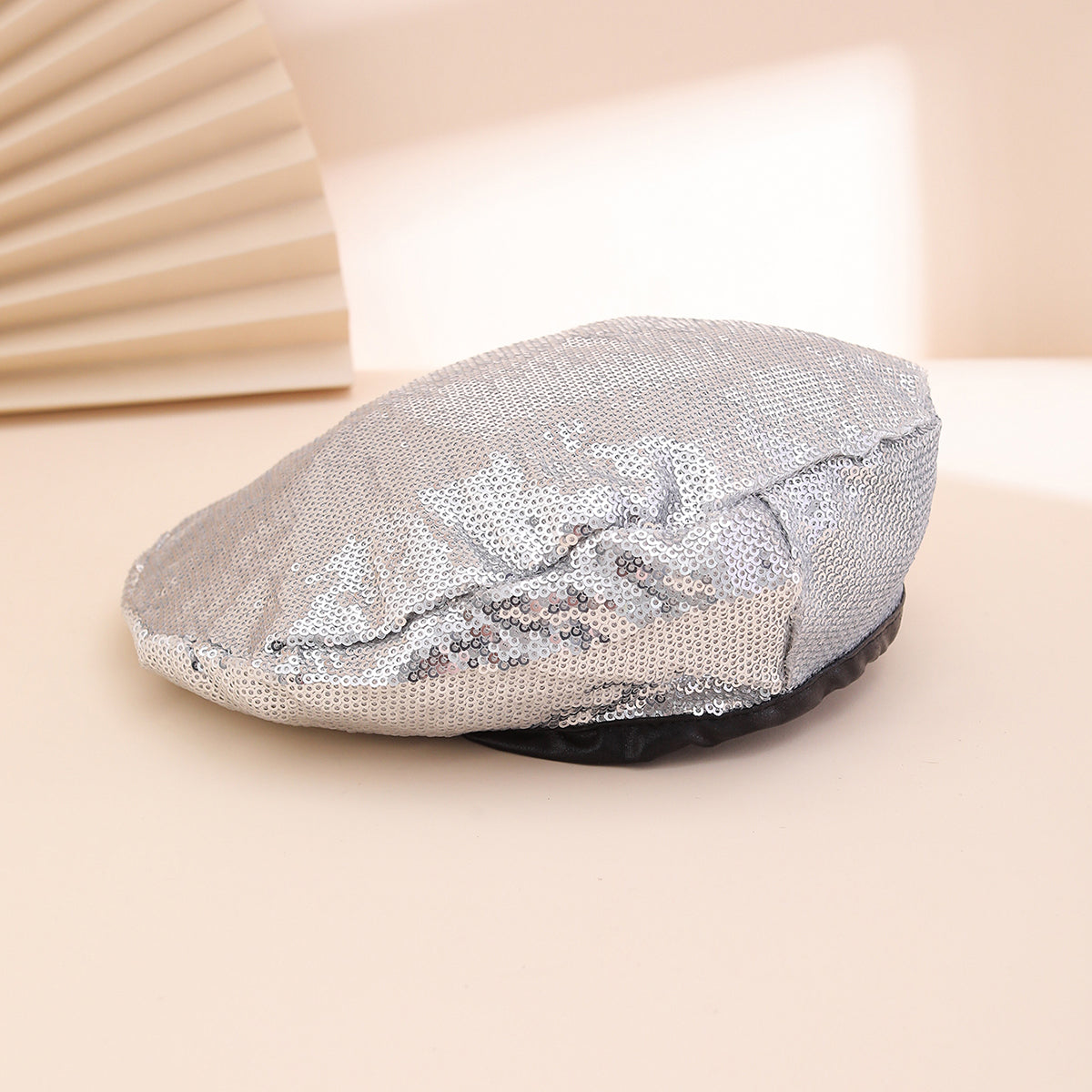 Solid-color Sequin Adjustable Personalized Trend Hat With Shiny Brim. Suitable For Daily Gatherings, Parties And Shopping.