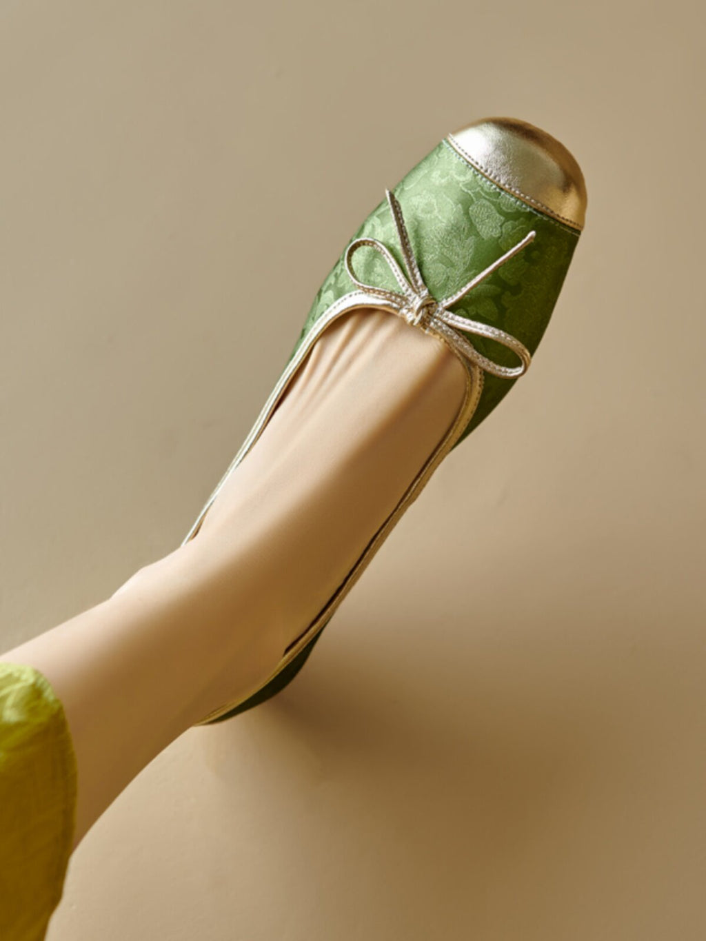 Soft-soled Large-size Ballet Flats With A Bow