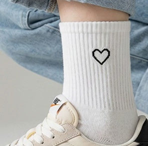 Minimalist Heart Embroidered Crew Socks, Solid Color Ribbed Knit Socks, Women's Casual Mid-Calf Socks For Daily Wear & Sports
