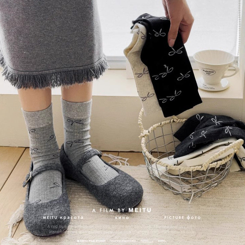 Coquette Bow Print Ribbed Crew Socks, Neutral Tone Minimalist Bow Pattern Mid-Calf Socks, Women's Casual Knit Socks For Daily Wear & Preppy Style