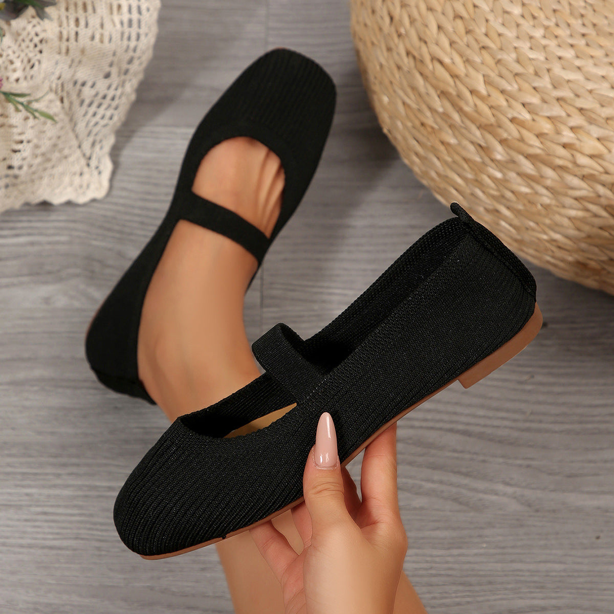 Womens Lightweight Breathable Knit Mesh Flats With A Low-cut Design