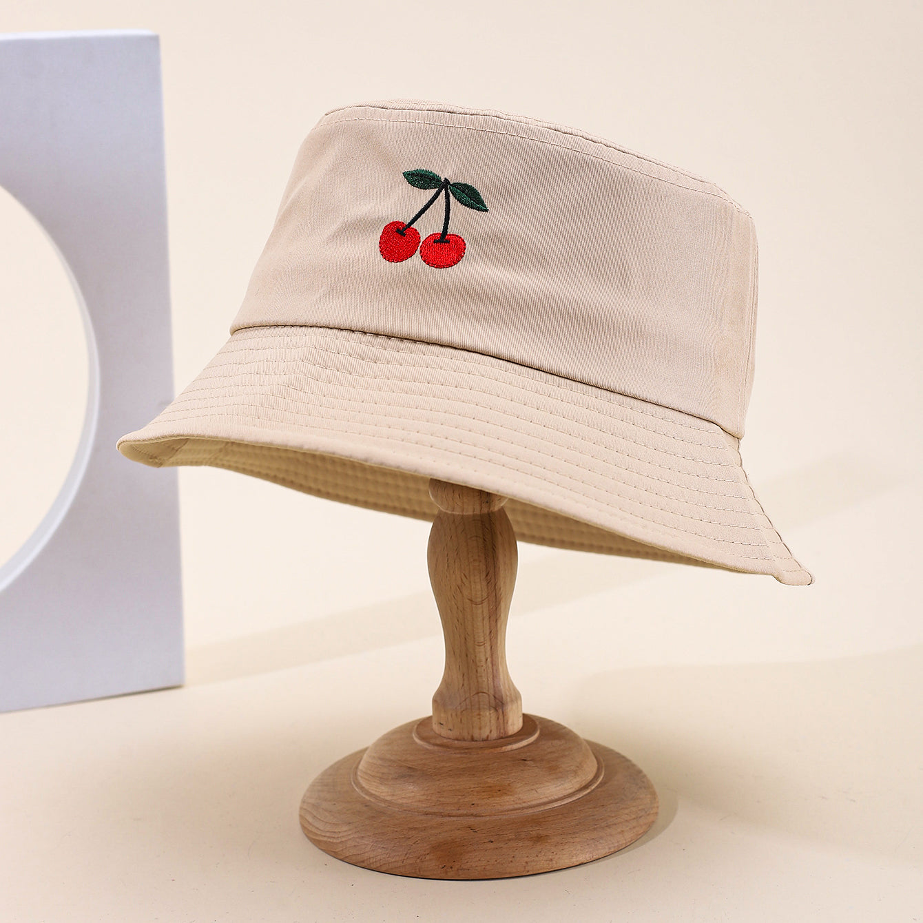 The Lady's Embroidered Cherry Wide-brimmed Sunshade Casual Fashion Single-layer Fisherman Hat Is Suitable For Daily Outings, Shopping And Dates.