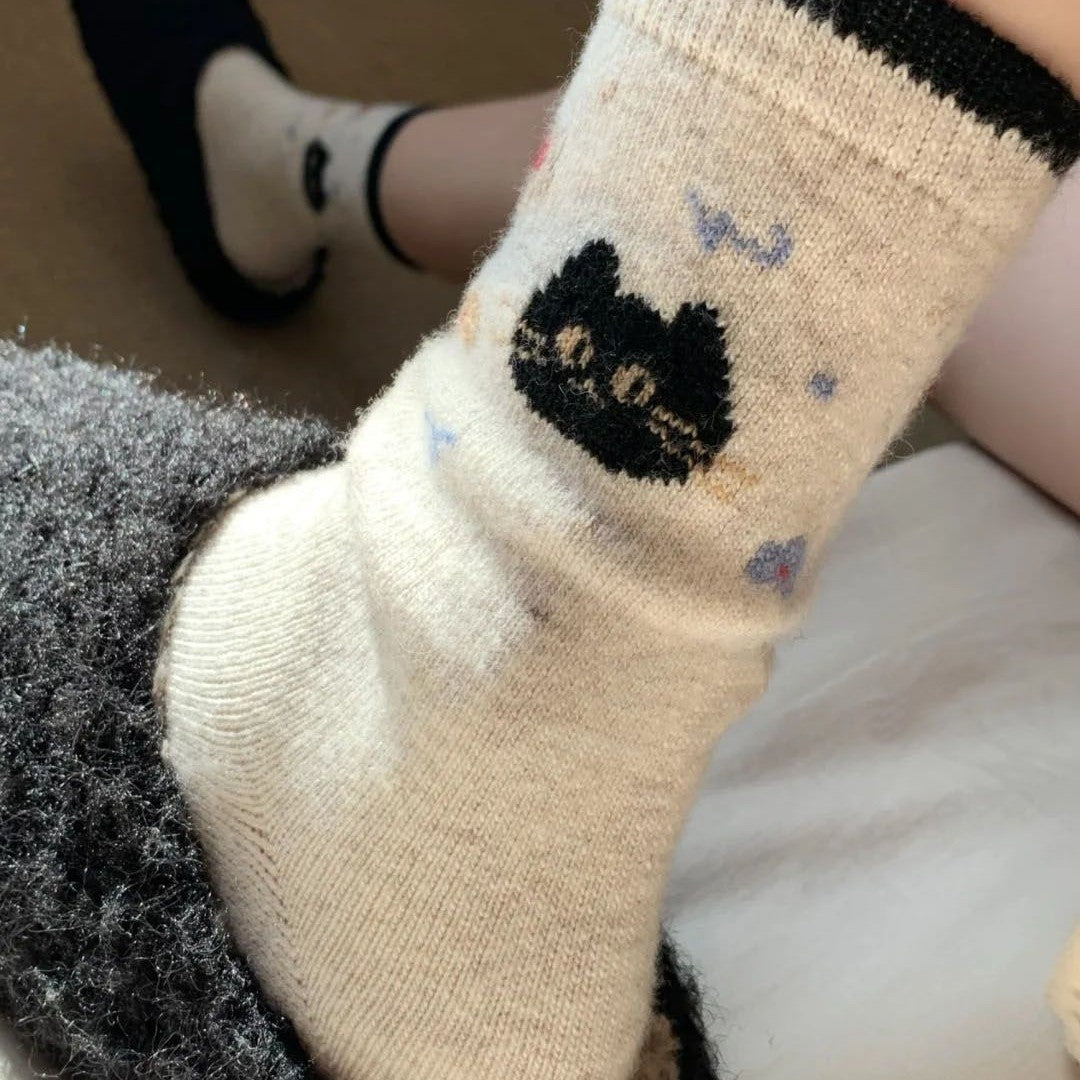 Cozy Black Cat Knit Crew Socks, Cute Cartoon Cat Face Pattern Socks, Women's Neutral Tone Casual Socks For Fall & Winter