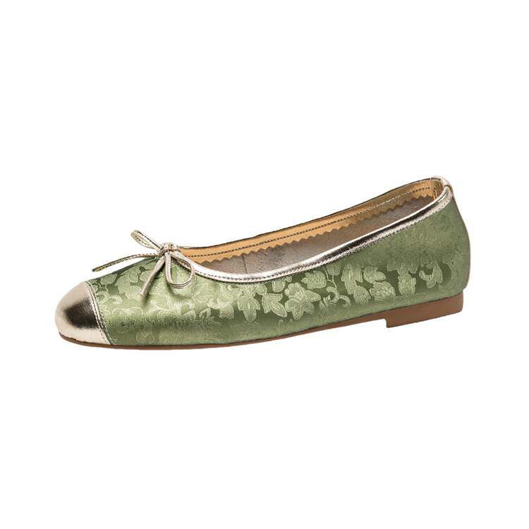Soft-soled Large-size Ballet Flats With A Bow