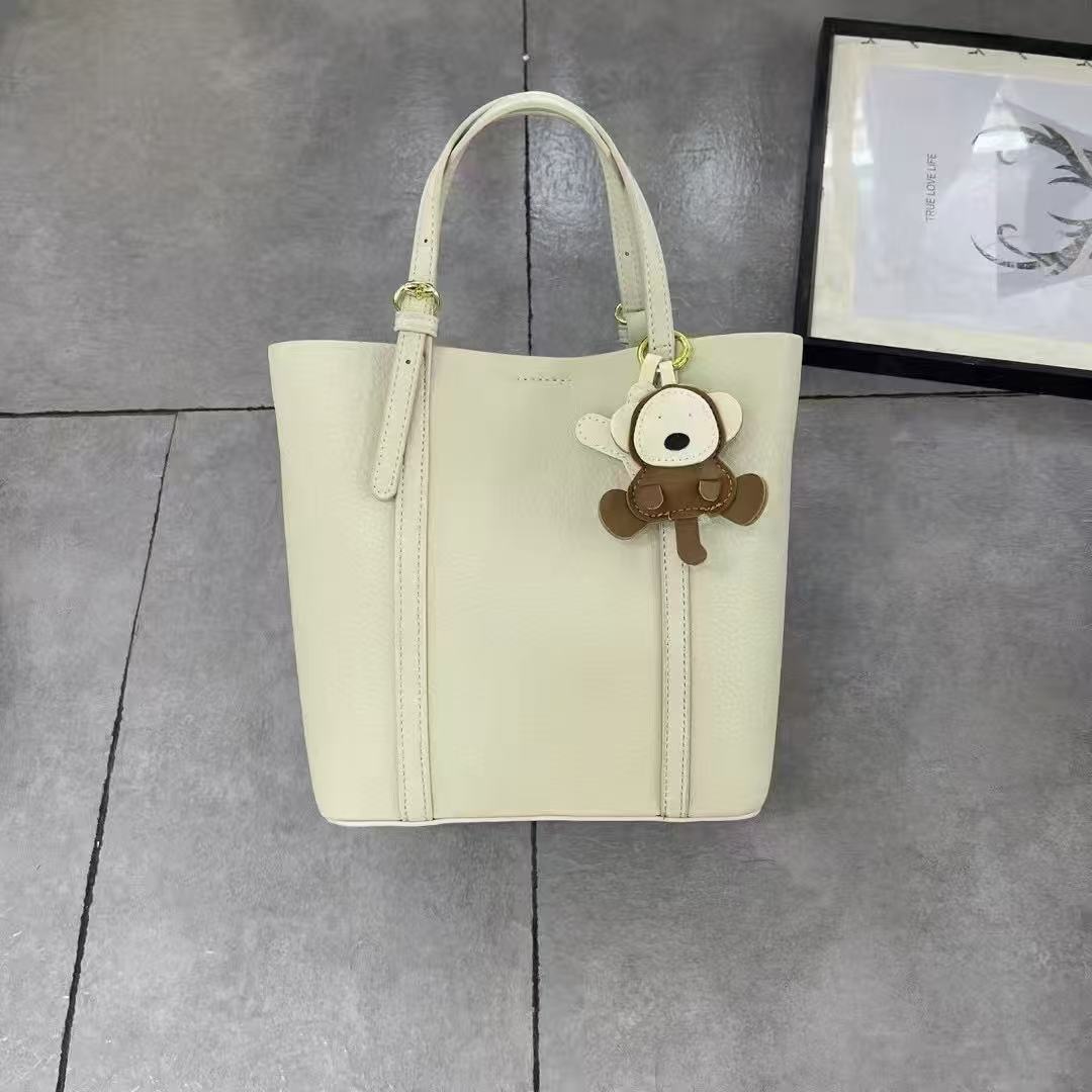 High-end Retro Large Capacity Commuter Bag
