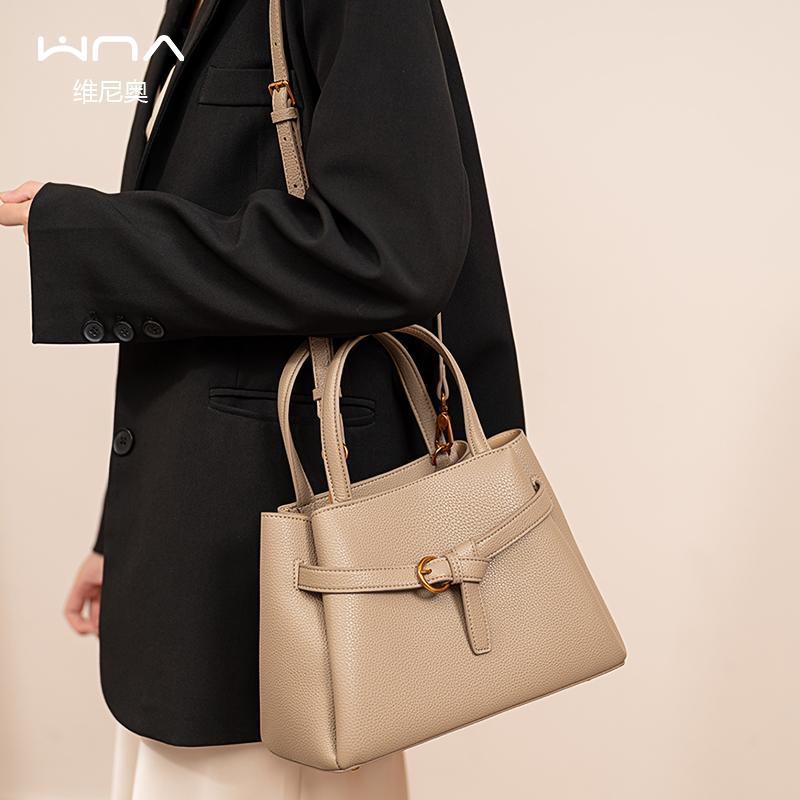 2025 New Large-Capacity Minimalist Commuter Handbag