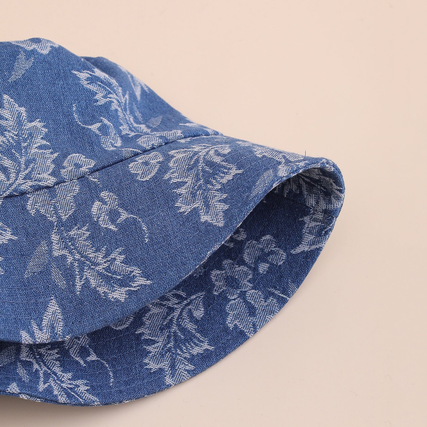 Korean-style Water-washed Jacquard Peaked Cap In Classic Blue Color. A Perfect Sun Hat For Outdoor Use And Versatile For Photography.