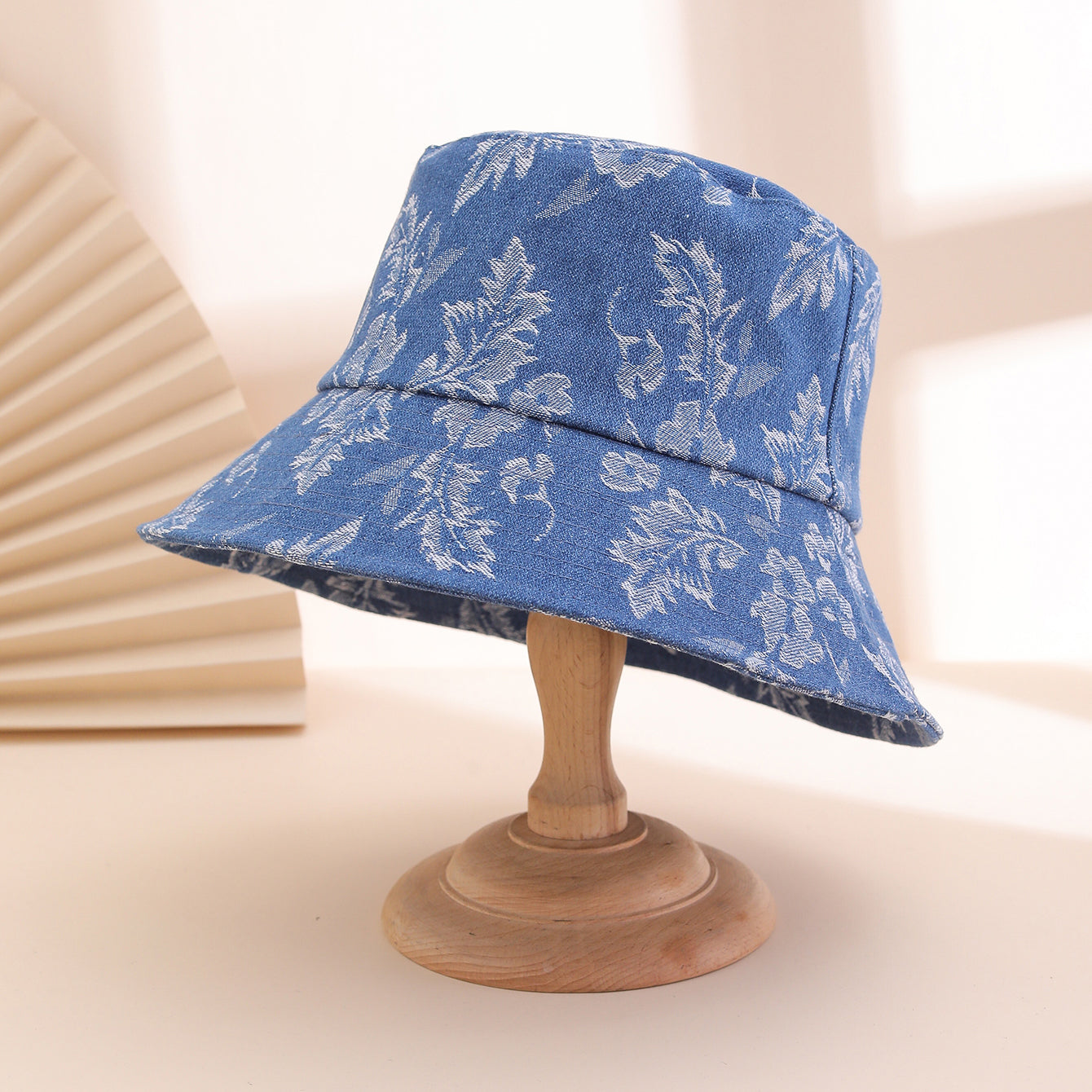 Korean-style Water-washed Jacquard Peaked Cap In Classic Blue Color. A Perfect Sun Hat For Outdoor Use And Versatile For Photography.