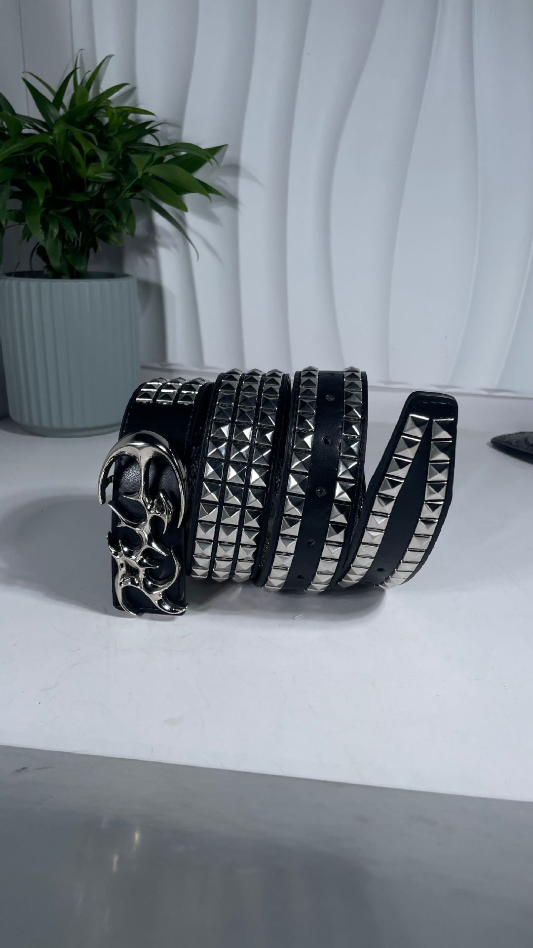 Personality Alien Punk Hollow Eye Rivet Belt Men