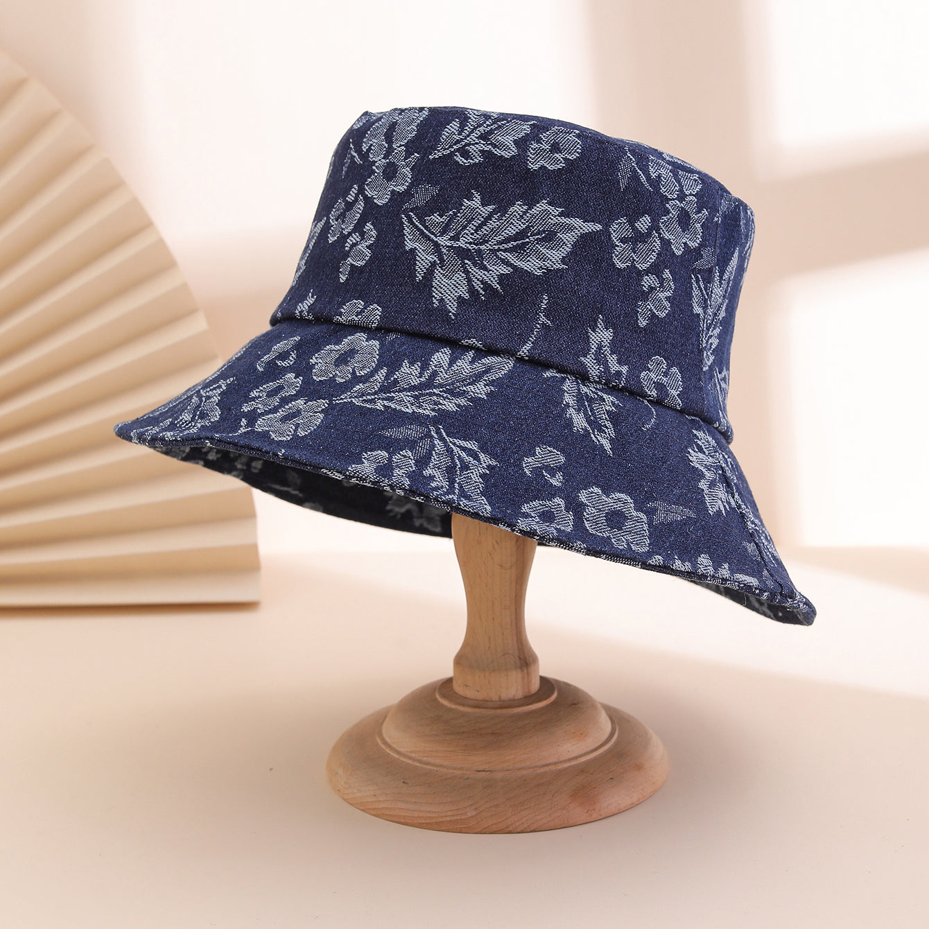 Korean-style Water-washed Jacquard Peaked Cap In Classic Blue Color. A Perfect Sun Hat For Outdoor Use And Versatile For Photography.
