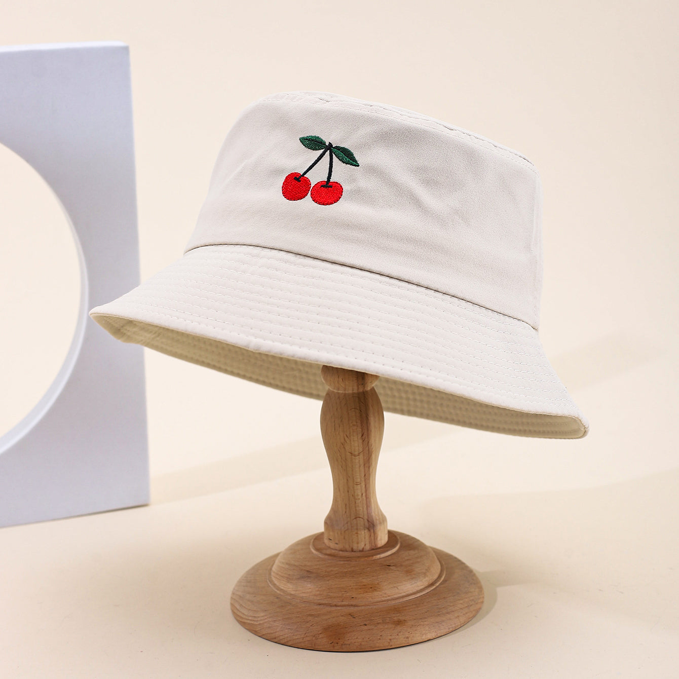 The Lady's Embroidered Cherry Wide-brimmed Sunshade Casual Fashion Single-layer Fisherman Hat Is Suitable For Daily Outings, Shopping And Dates.