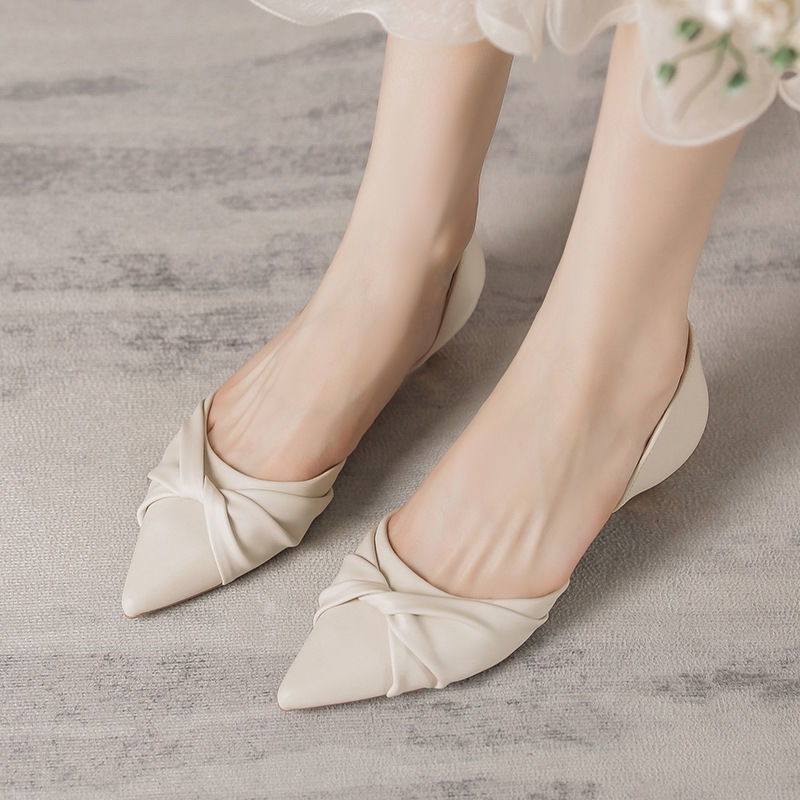 New Low-heeled, Versatile Hollow-out Bow Pumps
